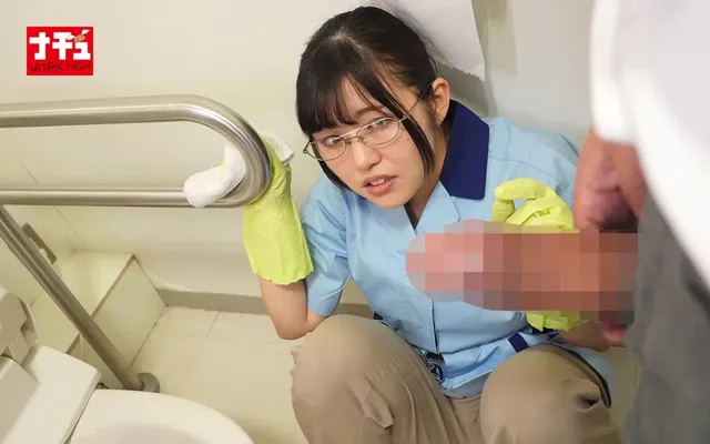 会社で見かけたのは地味な… オフィス清掃中の眼鏡巨乳妻にぶっかけセクハラ