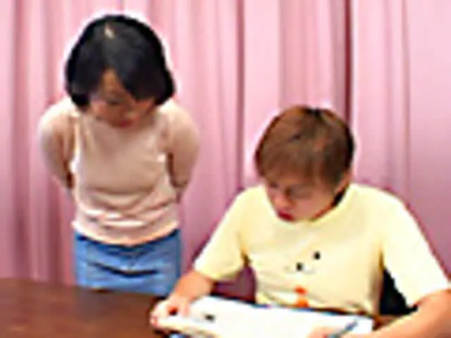 ある日、息子の勉強机の中… 近親相姦 愛の折○ 須藤あゆみ