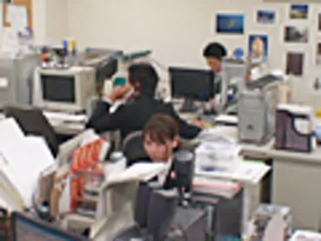 衣装レンタルにやってきた… ○○中にいきなりザーメンぶっかけ！！