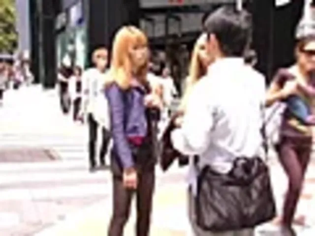 ギャルに声をかけたくても… 黒ギャル先生に習う童貞オヤジのギャルナンパ入門