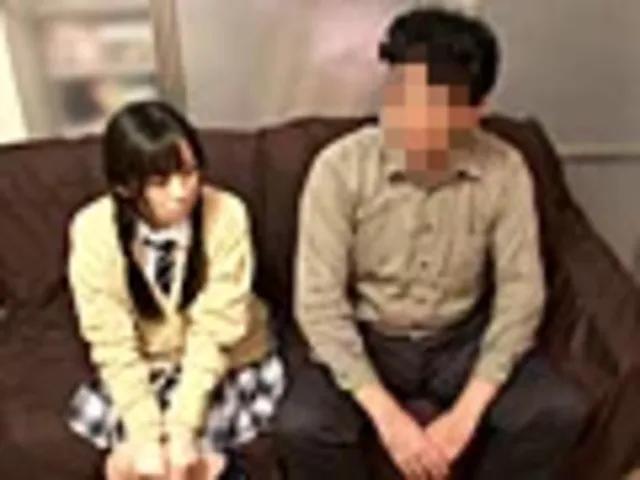 父娘を密室で2人きりにし… 近親相姦！！父親が多感な娘と2人っきりでAV鑑賞