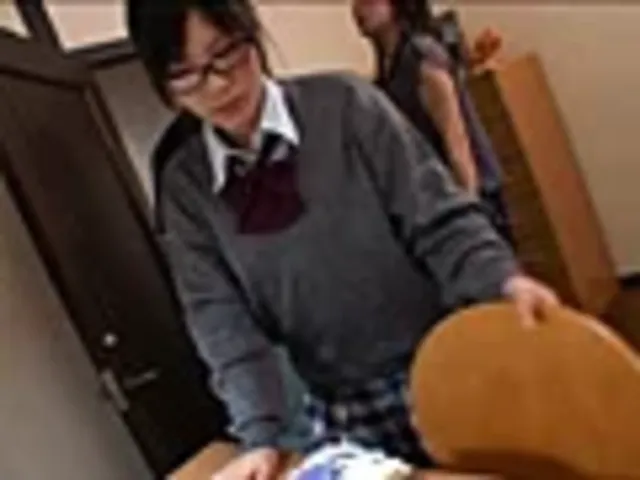 ふとしたキッカケで受験を… お受験ママがいるのに犯されたオヤジにハマる眼鏡娘3