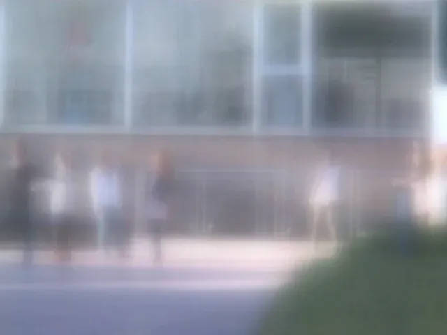 授業中の静けさの中、女子… 大学の授業中に痴○され声も出せず絶頂する女子大生3