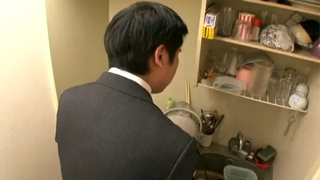 もし“カワイイちびっこ”… 高身長OLはちびっこサラリーマンに夢中