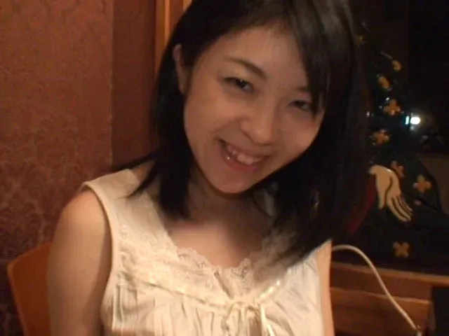 東京都神田在住、結婚歴8… 素人人妻生中出し035 さなえ 34歳