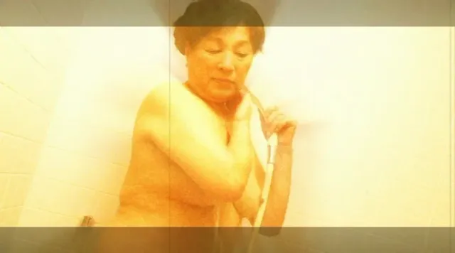 会社をクビになりすっかり… 過保護な還暦巨乳母 片桐葉子 八木純子