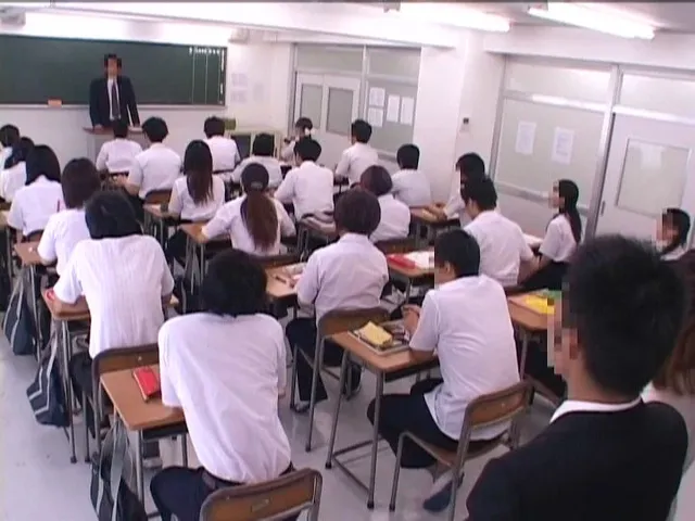 授業参観で起こる学校内痴… 授業参観痴○