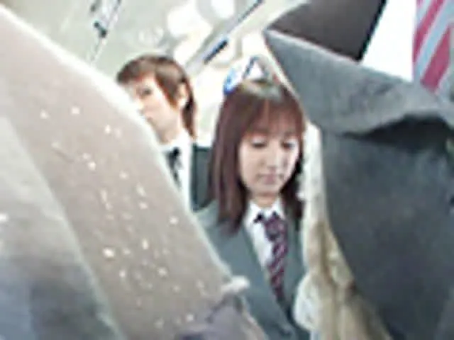 女子校通学バス。そんなパ… 間違えたフリして通学バスに乗り込んでヤられた2