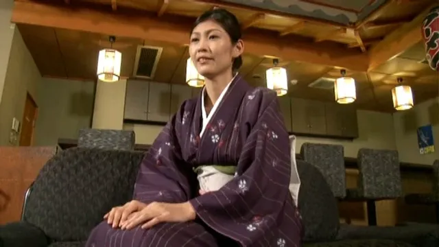 SODがお世話になってい… 新人仲居さんが着物をめくって下半身丸出しダッシュ