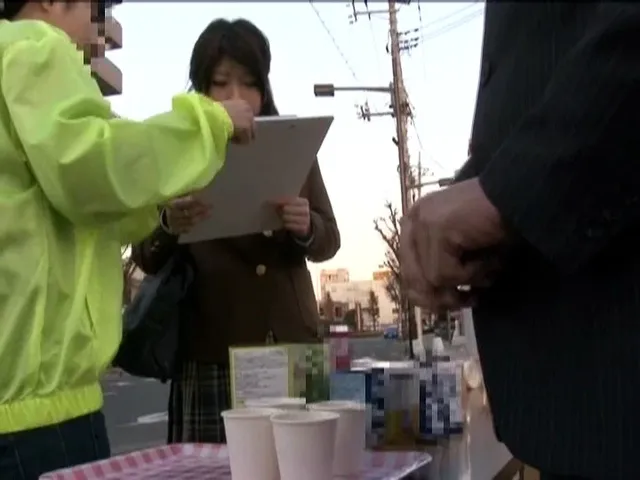 サプリ飲料の試飲と言って… 利尿剤を飲まされ何度も失禁イキする女子○生