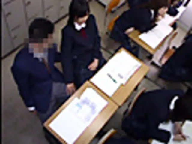 最近の女子○生は、大人顔… ラブラブ女子○生の校内イチャつき手コキをのぞく