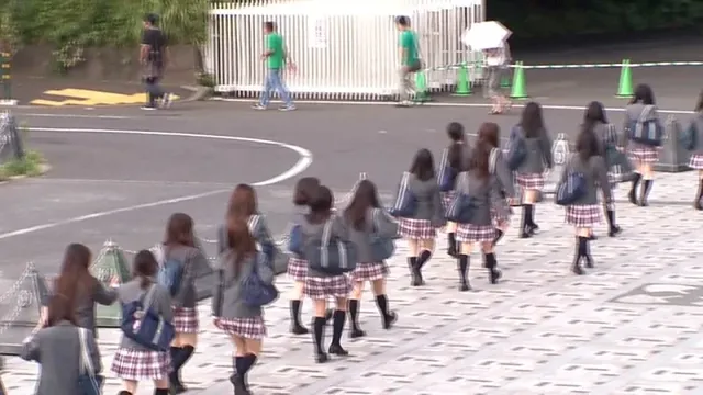 間違えたフリをして女子校… 女子校通学バスに乗り込んで生でヤられた2