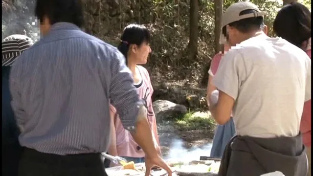 キャンプに訪れて親戚のお… 姪っ子の湯上がりパイパンを見て我慢できずにセックス