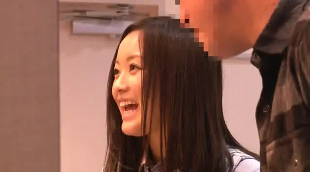 今回はパチンコ店で働くバ… 接客中に顔を紅潮させながら感じまくるバイト娘 特別編
