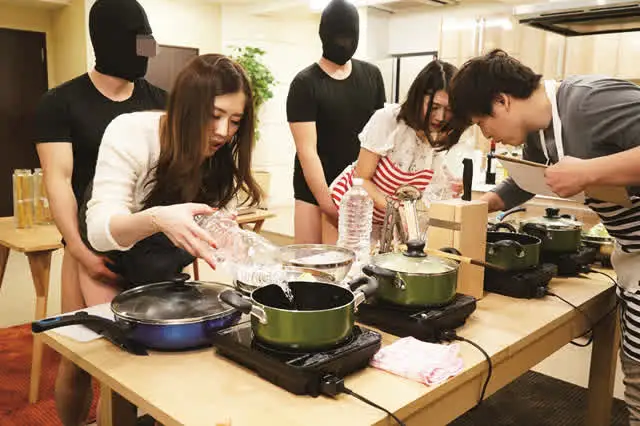 ご要望にお応え！シリーズ… 港区在住の美人奥様「常に性交」人妻お料理教室