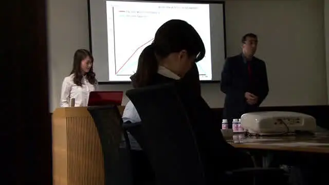 俺はしがない平社員、仕事… パンツスーツが破けてしまった女を助けるフリをして