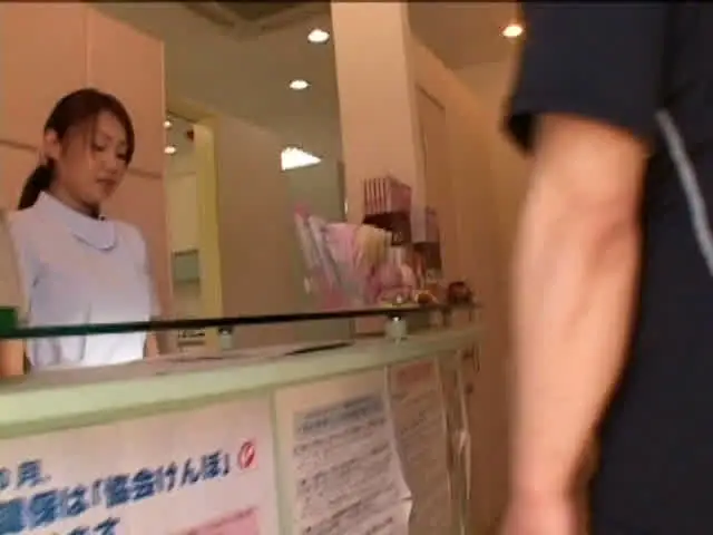 倦怠期であろう同じ職場で… 夫婦で営む職場で旦那の留守中に腰を振り出す倦怠期妻
