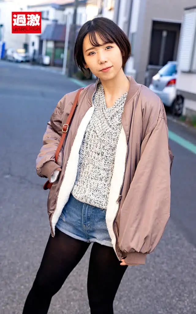 ちょっぴりエッチなオイル… 【Eカップもなちゃん】潮吹きマジックミラー号