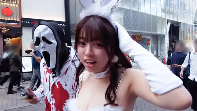 「ハロウィンをもっと楽し… 渋谷のハロウィンで見つけたパリピが挑戦！神乳バニー