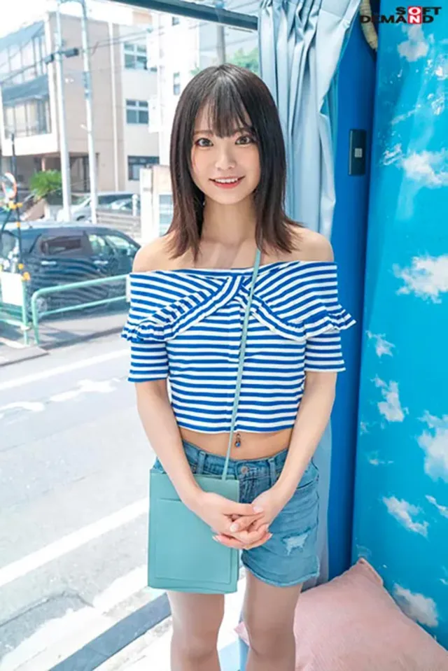 「胸を揉むと大きくなるか… 【オフショル女子限定】初めてのDEEP乳揉み！あやか