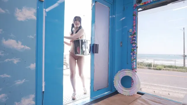 陸上部で鍛えた神スタイル… マジックミラー号 水着女子ギリギリディルド~ひなた~