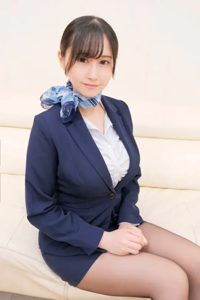 フライト後のCAに黒パン… 黒パンスト美脚CA限定!足コキでイカせ対決 雨宮ひびき