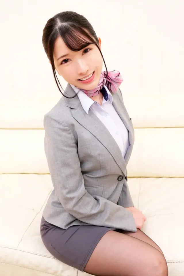 フライト後のCAに黒パン… 黒パンスト美脚CA限定!足コキでイカせ対決 宮西ひかる