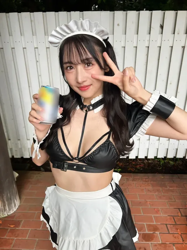 「ハロウィンをもっと楽し… ハロウィンで見つけたパリピが挑戦!巨乳メイドちゃん