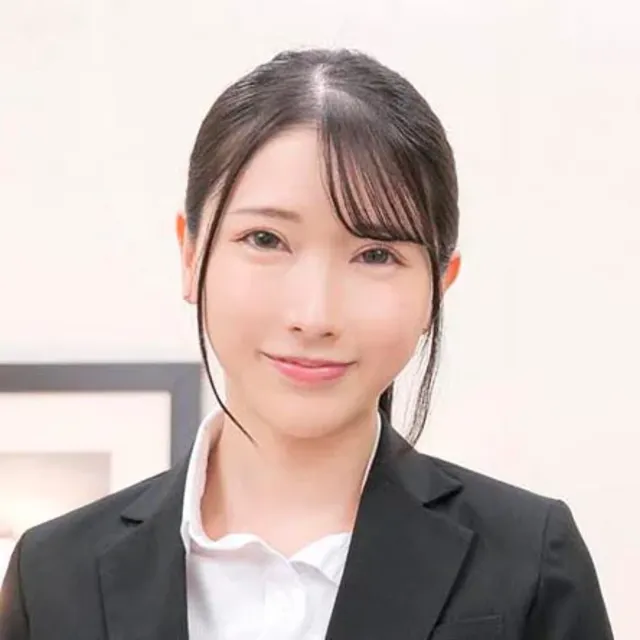 街を歩いていた会社員風の… 会社の同僚男女が密着オイルエステでヌルヌル素股に挑戦