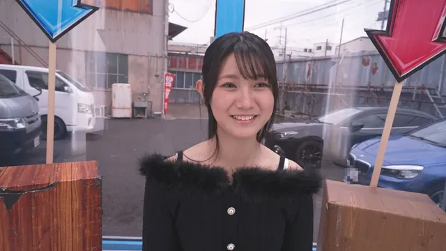 挑戦できるのは鬼カワいい… 街行く素人娘が脱ぎ脱ぎあっち向いてホイ対決!あきか編