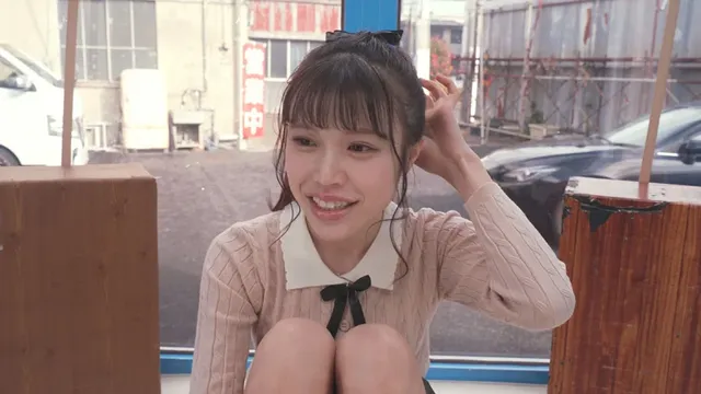 参加者は超カワ女子大生の… 街行く素人娘が脱ぎ脱ぎあっち向いてホイ対決!りょうか