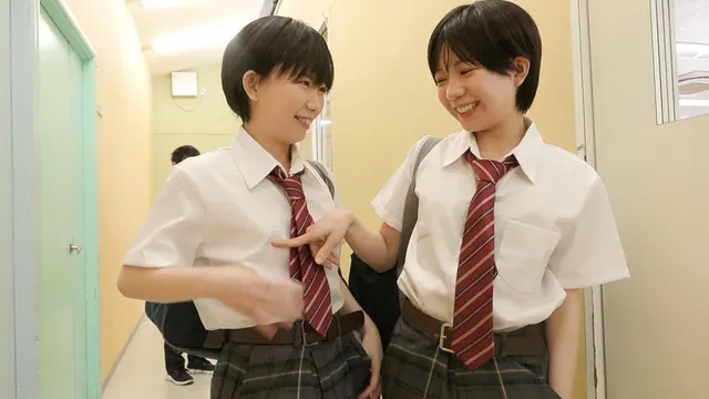 旅芸人一座の双子姉妹、ゆ… 男子にバレるかな?つるぺた姉妹のなりきり健康診断