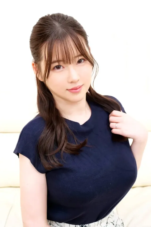 母性溢れる奥様が優しくエ… 清楚な奥様が授乳手コキに挑戦!! 丸最レア
