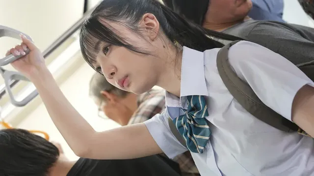 人であふれる電車内で、通… 通学中の田舎J○にビッグバンローター!3 あいちゃん編