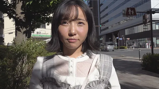 ふわふわ可愛い女子大生は… つるぺたJDが挑戦する男水着ドッキリGP はるかちゃん編