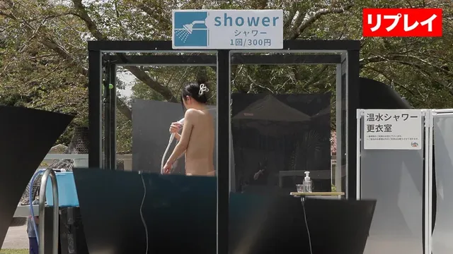 真夏のプールではしゃぐ水… 公然羞恥全裸脱出ゲーム