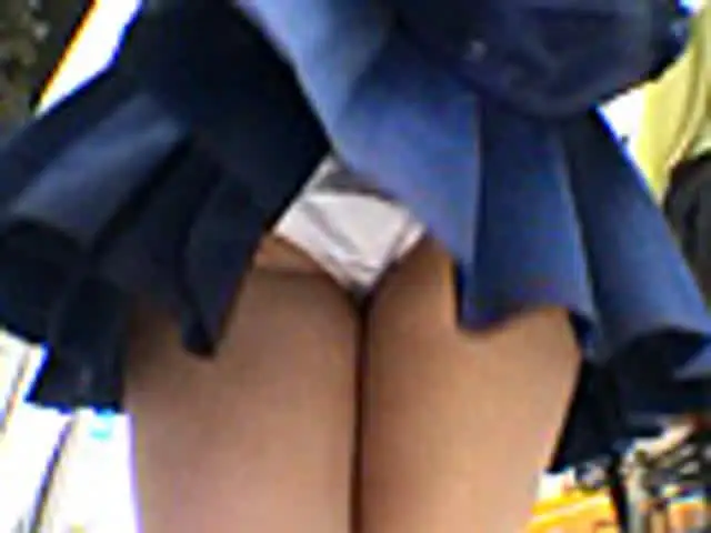 甘酸っぱい髪の香りを漂わ… 追跡盗撮！ 放課後女子校生パンチラ逆さ撮り VOL.01