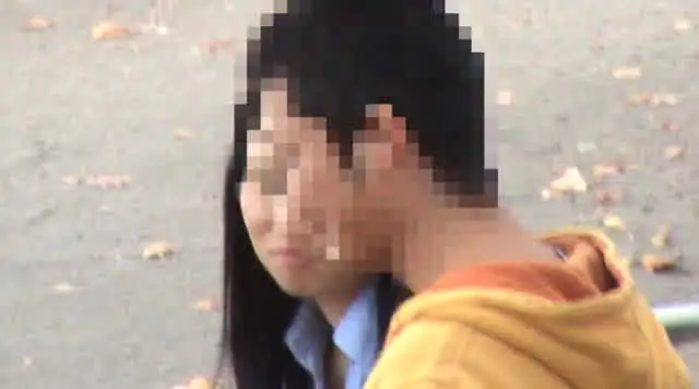 女子学生と男子学生が土手… 青姦カップル盗撮
