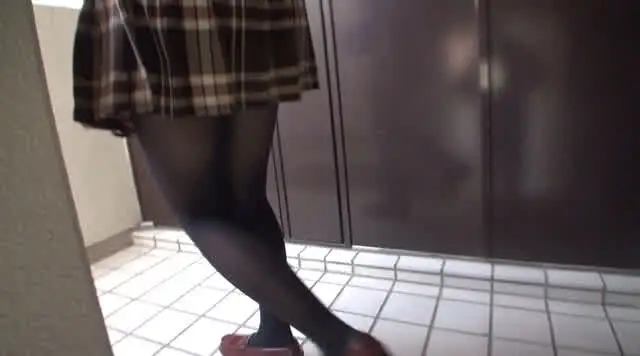 そう、寒いと感じるときだ… もっと、階段女子校生 SPECIAL BLACK