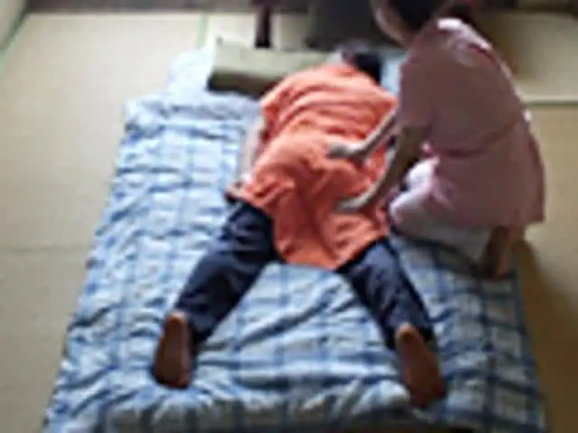 突然の本番交渉に嫌がりな… 意外とヤレる！！マッサージ師のオバサン6