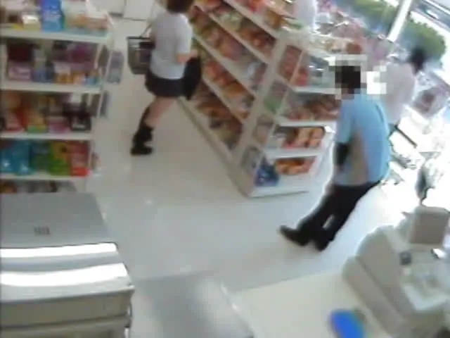「万引きくらい…」のつも… ○ァミ○ーマート極悪店長の万引き女子校生パワハラ