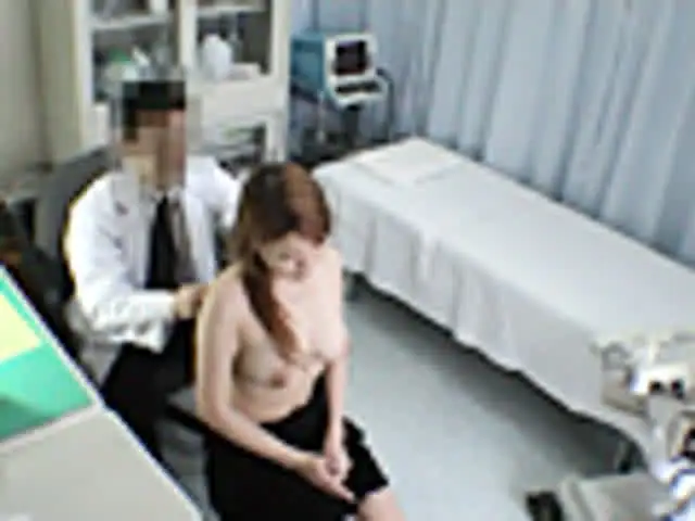 不安と恥ずかしさに頬を染… 実録・婦人科内診台 Part1