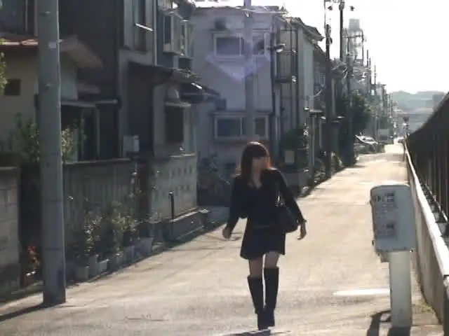 まるで自分が後をつけ、捲… 路上強襲スカートめくり！！1