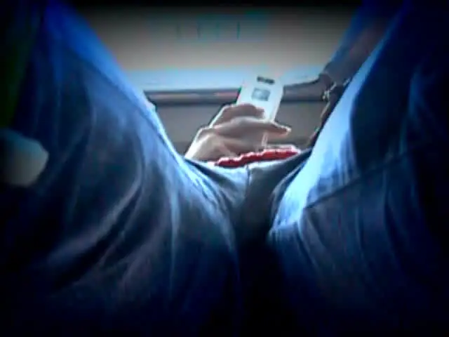 無防備なジーパン娘を隠し… 直下型！Gパンの割れ目、クイ込み盗撮