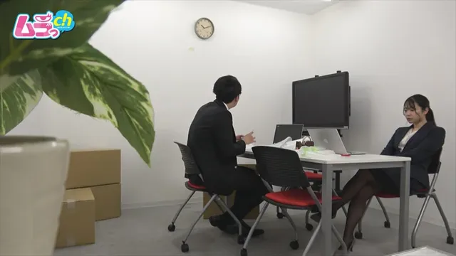残業中、何やら後輩らしい… ニンゲン観察 舐めた態度の後輩女をキメセク制裁！