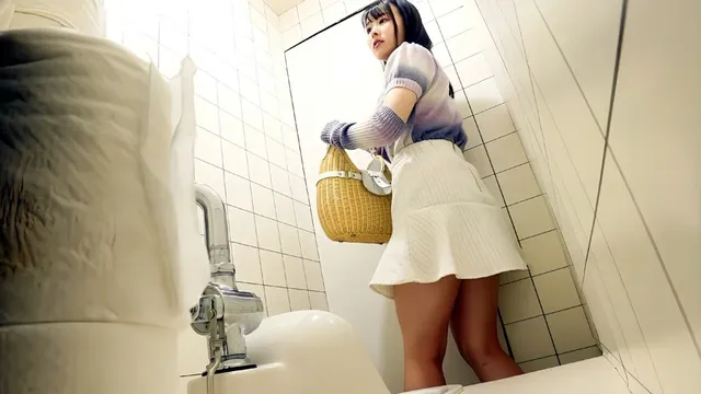 マニアの中でよく話題にな… 女子トイレ覗き迫力の放尿と生々しいオナニー ＃1