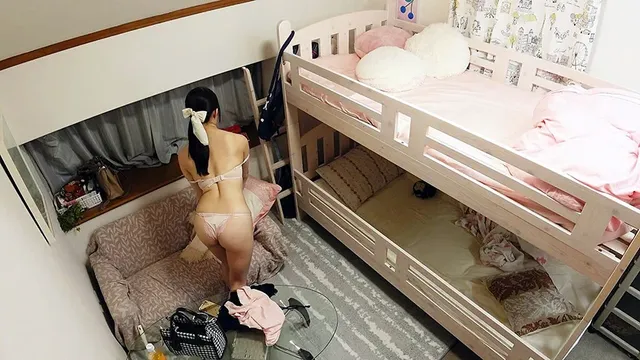 噂の真相！高学歴の女の子… 女子寮覗き 体を震わせ何度もイキまくるオナニー記録