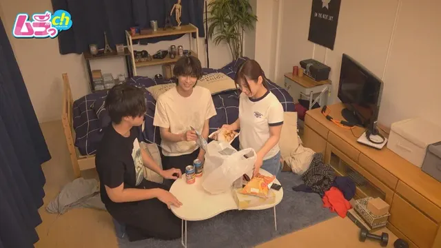 バイト終わりに宅飲みをし… ニンゲン観察 押しに弱いバイトの女友達を口説いて生SEX