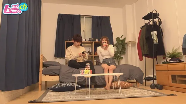 何やら男の部屋で宅飲みし… ニンゲン観察 女友達にリアル前戯とチ●ポでイタズラ