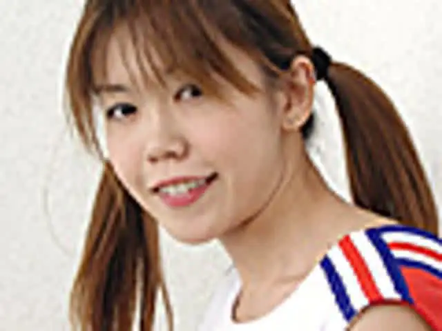 美人だけど、どこか幼くて… チア娘の濡れた赤パンツ